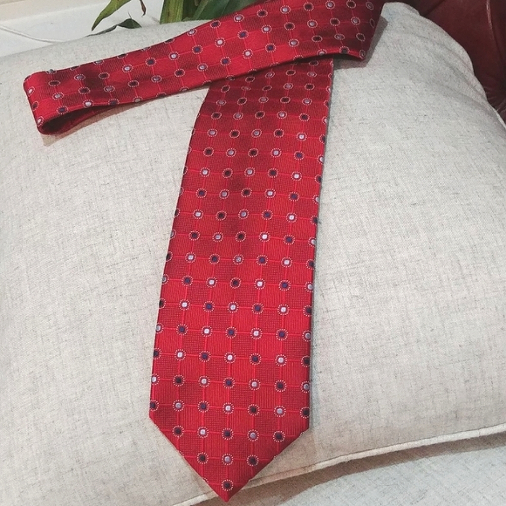 JoS A. Bank 100% silk Hand-sewn red geometric tie with pastel blue & navy dots